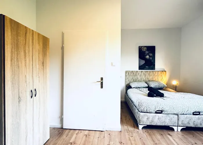 8br Apt, With Garden & Tarrace, Sleeps 17 Apartment