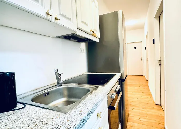 8br Apt, With Garden & Tarrace, Sleeps 17 Apartment