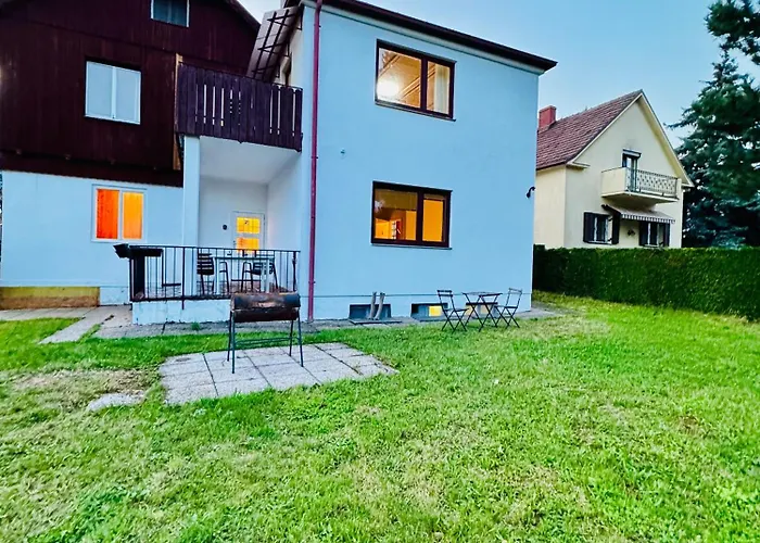Apartment 8br Apt, With Garden & Tarrace, Sleeps 17