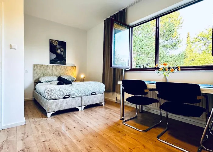 Apartment 8br Apt, With Garden & Tarrace, Sleeps 17 *