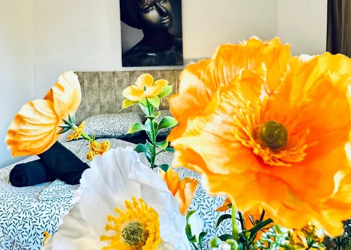 Apartment 8br Apt, With Garden & Tarrace, Sleeps 17