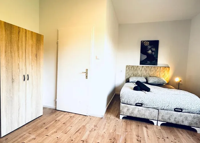 8br Apt, With Garden & Tarrace, Sleeps 17 Apartment