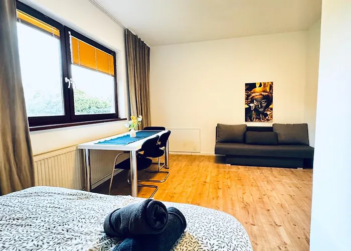 Apartment 8br Apt, With Garden & Tarrace, Sleeps 17 *