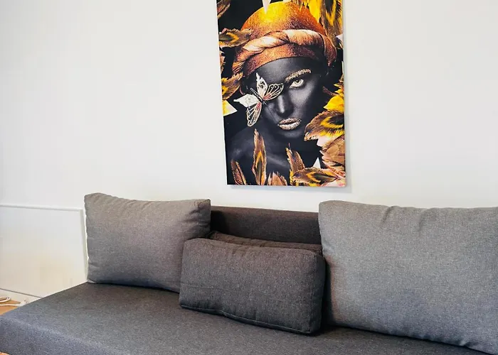 8br Apt, With Garden & Tarrace, Sleeps 17 Apartment *
