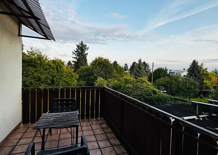 8br Apt, With Garden & Tarrace, Sleeps 17