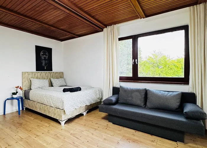 8br Apt, With Garden & Tarrace, Sleeps 17 Apartment