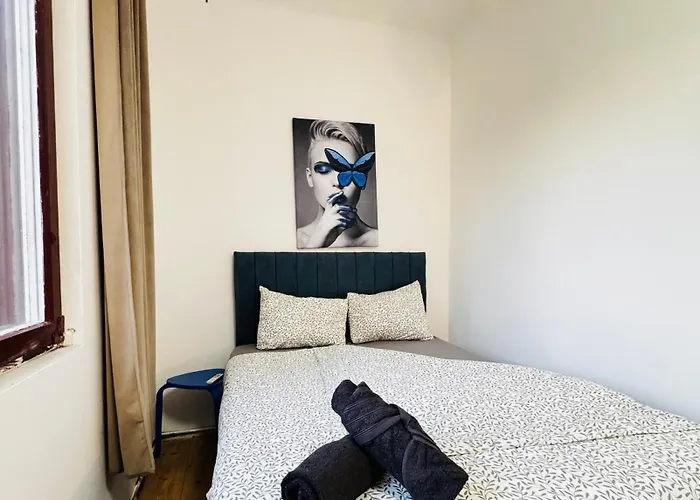 Apartment 8br Apt, With Garden & Tarrace, Sleeps 17 Vienna