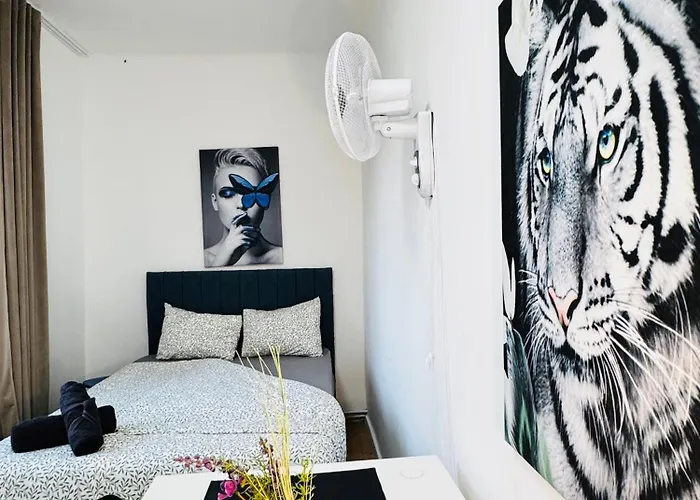 Apartment 8br Apt, With Garden & Tarrace, Sleeps 17 Vienna
