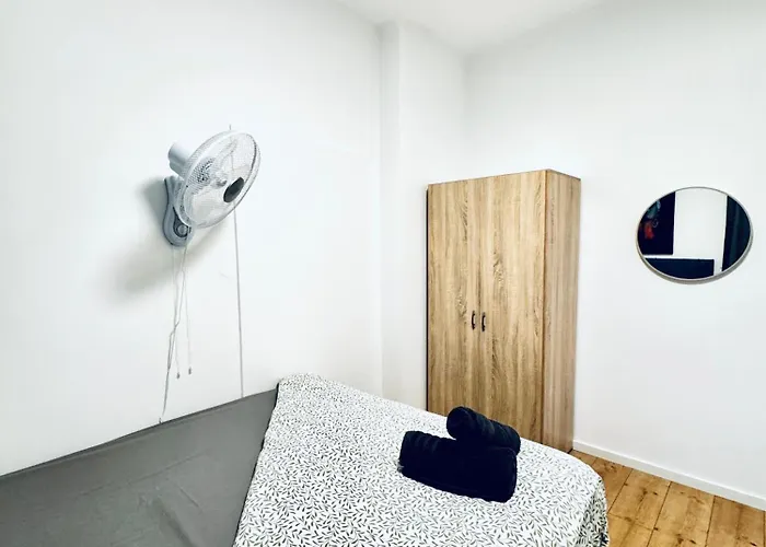 Apartment 8br Apt, With Garden & Tarrace, Sleeps 17