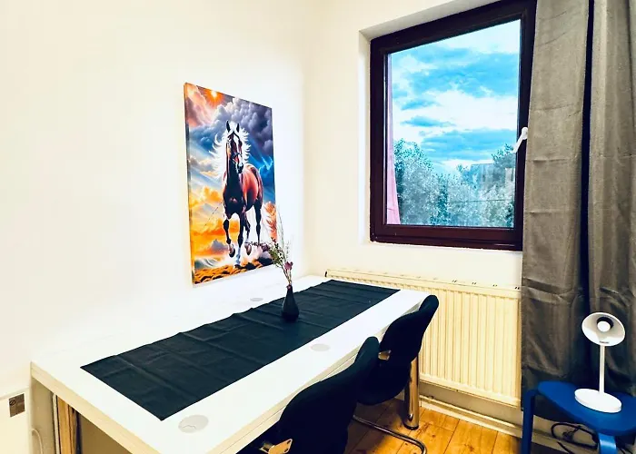 8br Apt, With Garden & Tarrace, Sleeps 17 *