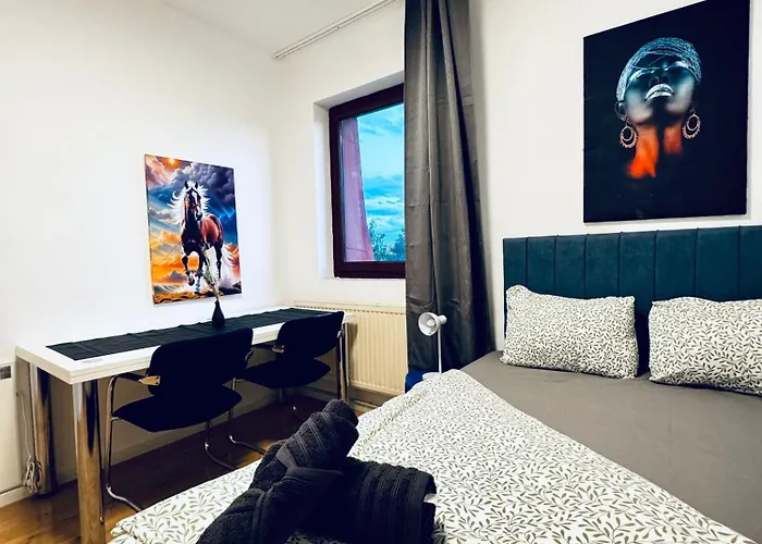 8br Apt, With Garden & Tarrace, Sleeps 17 Apartment