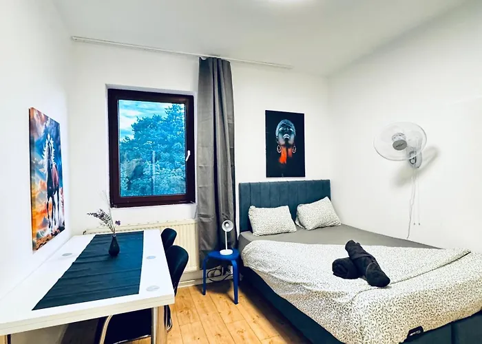 Apartment 8br Apt, With Garden & Tarrace, Sleeps 17