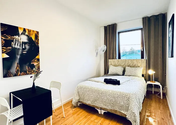Apartment 8br Apt, With Garden & Tarrace, Sleeps 17 *