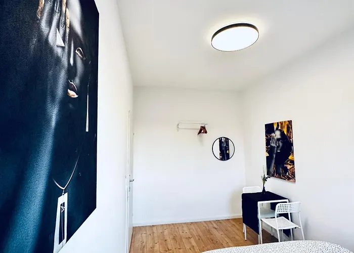 Apartment 8br Apt, With Garden & Tarrace, Sleeps 17 *
