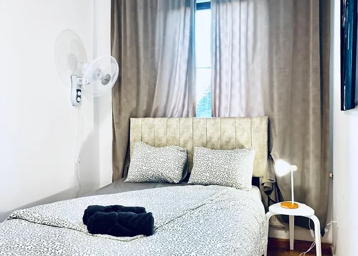8br Apt, With Garden & Tarrace, Sleeps 17 Apartment