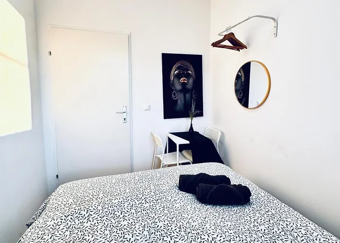 8br Apt, With Garden & Tarrace, Sleeps 17 *