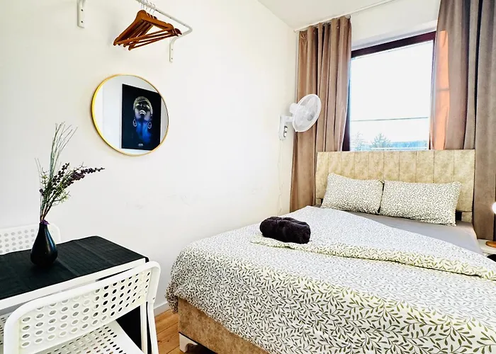 8br Apt, With Garden & Tarrace, Sleeps 17 *