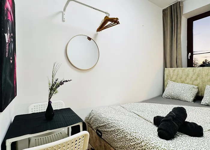 8br Apt, With Garden & Tarrace, Sleeps 17 Apartment *