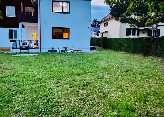 Apartment 8br Apt, With Garden & Tarrace, Sleeps 17