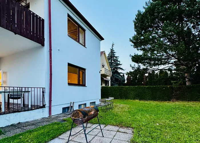 Apartment 8br Apt, With Garden & Tarrace, Sleeps 17 *