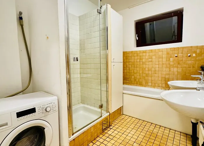 8br Apt, With Garden & Tarrace, Sleeps 17 *
