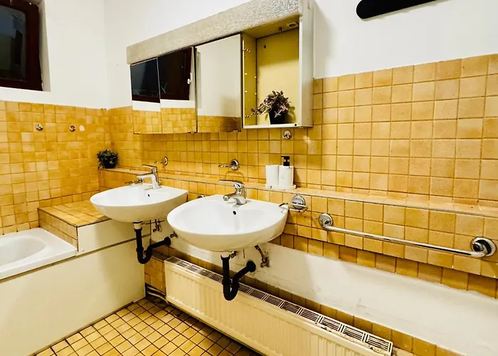 8br Apt, With Garden & Tarrace, Sleeps 17 Apartment *